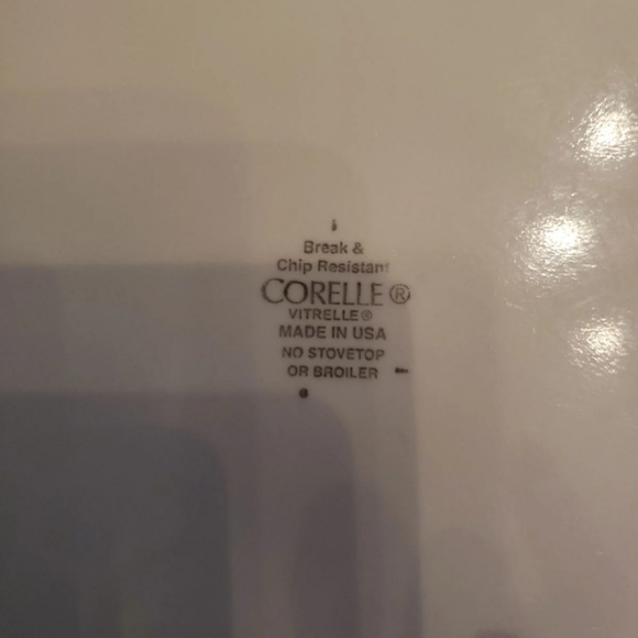 Corelle  dinner plates - Picture 4 of 5